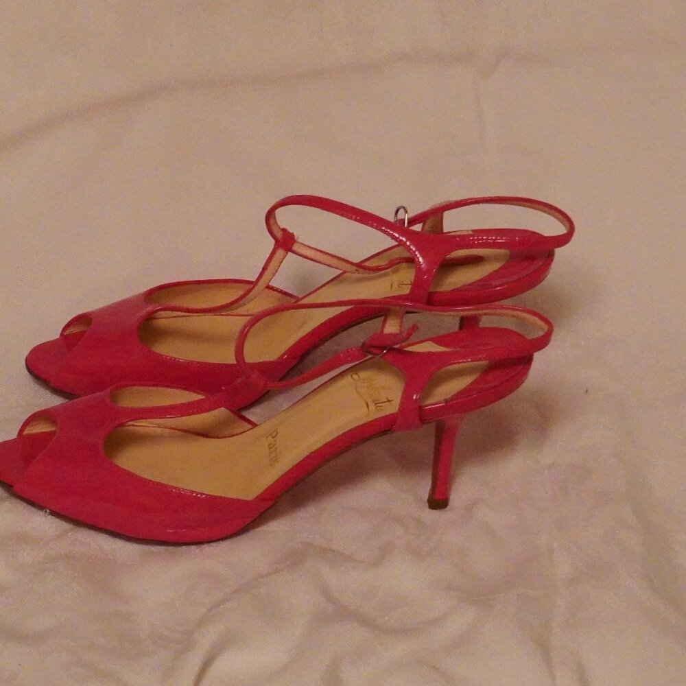 Gorgeous Christian Louboutin Red Heels - Picture 2 of 13